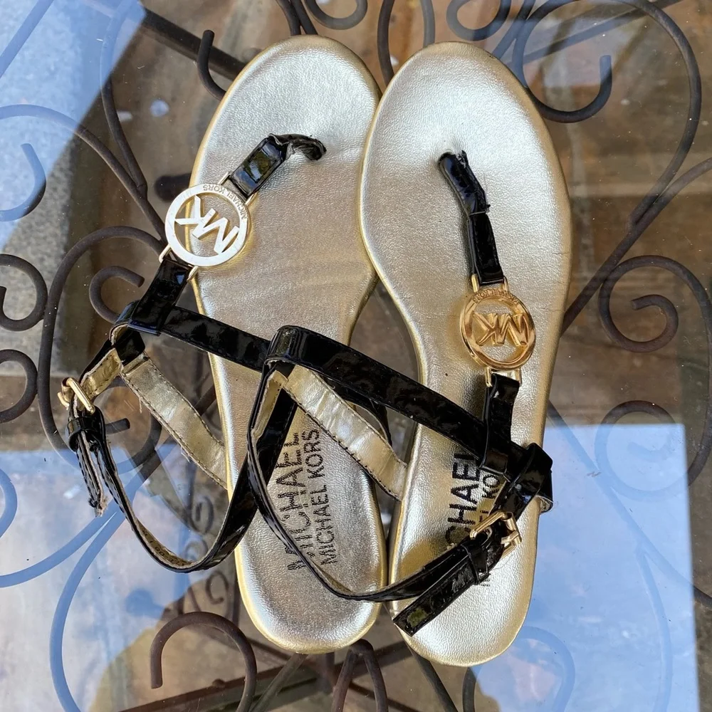 Michael Kors Girls 1‎ Black Patent Thong Sandals